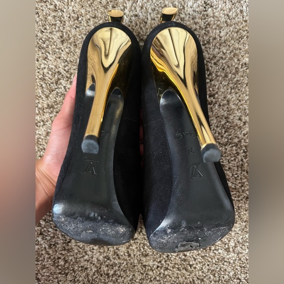 ‼️Louis Vuitton‼️ Black Suede Peep toe Platform Pumps Gold locks - Picture 5 of 6